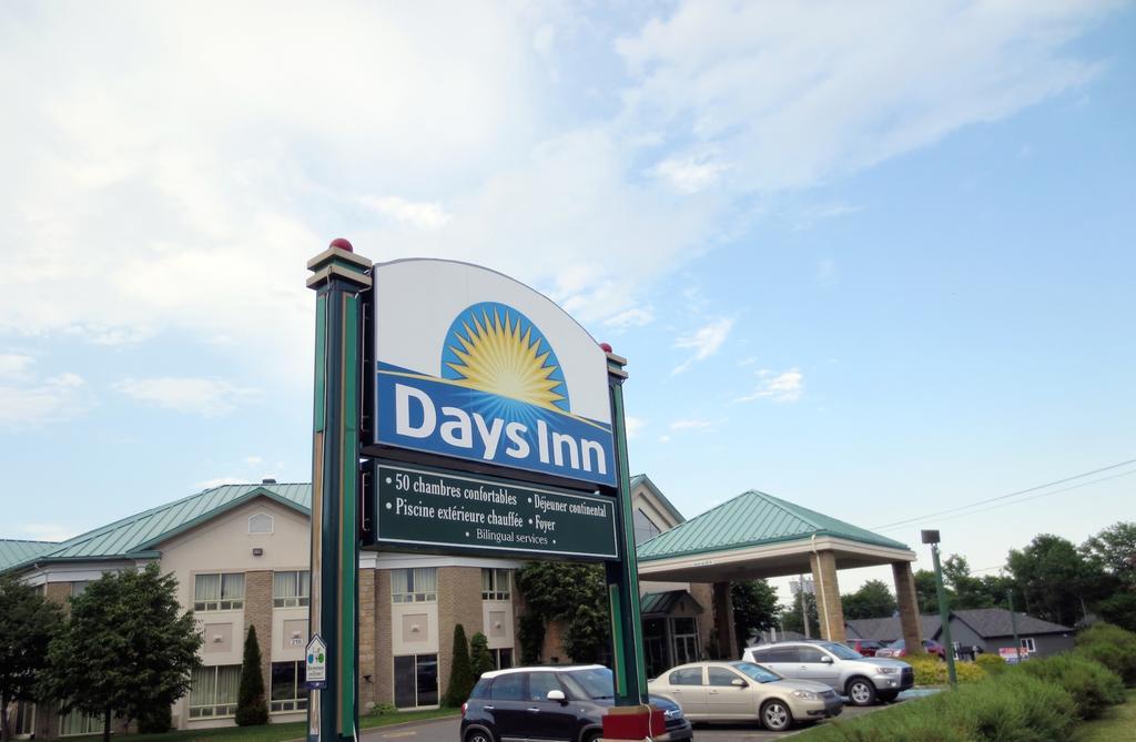 Days Inn By Wyndham Монманьи Экстерьер фото